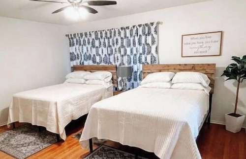 Shreveport Condo | Lovely 2BR/2BA Condo with indoor/outdoor living