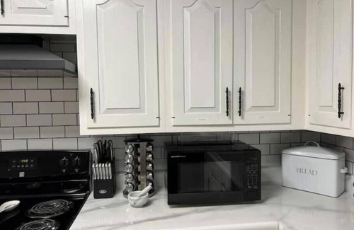Greenville - Spartanburg Cottage | Lovely 2BR Guesthouse in Greenville Near Furman w/Pond Views & Fire Pit