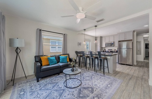 Riverside Apartment | Lovely 2BR in Heart of Riverside/Avondale