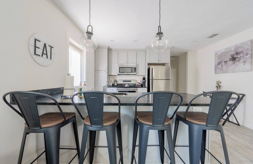 Riverside Apartment | Lovely 2BR in Heart of Riverside/Avondale