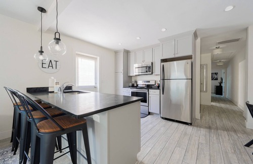 Riverside Apartment | Lovely 2BR in Heart of Riverside/Avondale