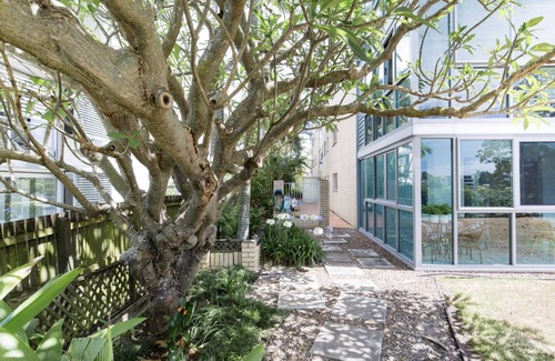 New Farm Apartment | Lovely 2BR Riverfront Condo New Farm