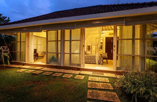 Babakan Villa | LOVELY 2BR Villa, Pererenan - Surrounded by a ton of local shops!