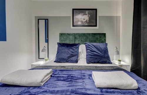 Hull Apartment | Lovely 3 Bed house in Central Hull - Sleeps 7