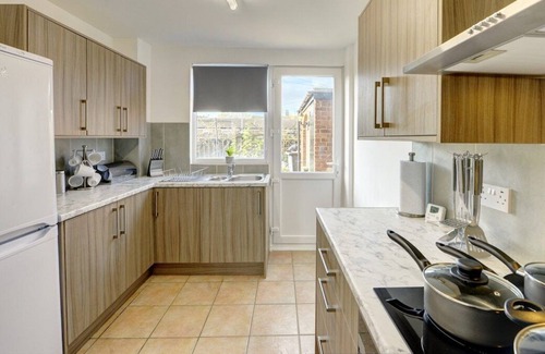 Hull Apartment | Lovely 3 Bed house in Central Hull - Sleeps 7