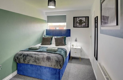 Hull Apartment | Lovely 3 Bed house in Central Hull - Sleeps 7