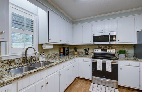 Lincolnville Condo | Lovely 3 bed condo close to Historic Summerville-Dog Friendly!