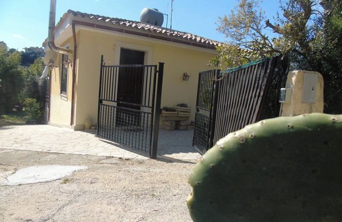 Noto Marina Cottage | Lovely 3-Bed Cottage in Noto