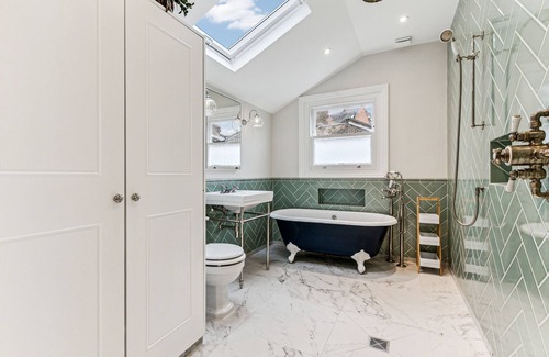 Shaftesbury House | Lovely 3 bed family house in Battersea