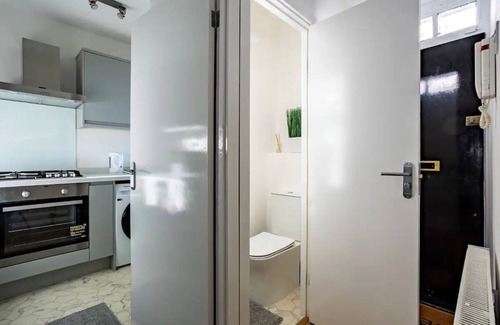 Bromley North Apartment | Lovely 3 Bed Flat in London