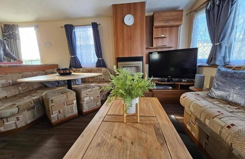 Rhyl Cabin | Lovely 3 bed With Balcony and Ramp