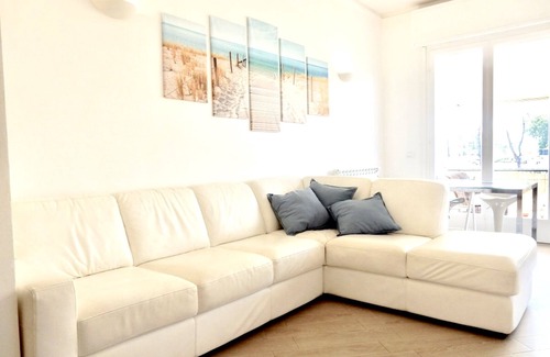 Lido di Camaiore Apartment | Lovely 3 bedroom apartment on the seaside with 3 bedrooms & 2 bathrooms.
