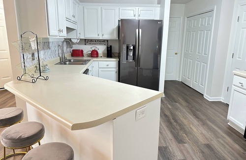 Hoover House | Lovely 3-bedroom and 3 bathroom townhome in delightful BHM with AC, WiFi
