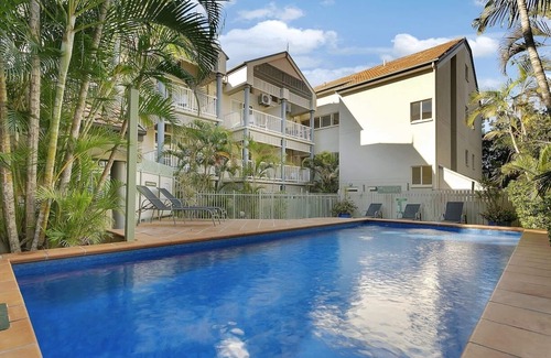 Kangaroo Point Apartment | Lovely 3 Bedroom, 2 Level Unit with Wi-fi & Pool close to Transport