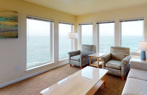 Depoe Bay Condo | Lovely 3-bedroom condo with private corner ocean view and 2 deck areas.