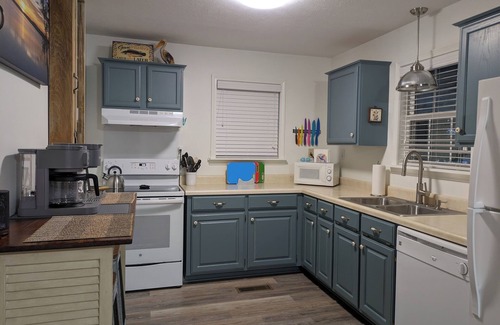 Big Sandy Cottage | Lovely 3-bedroom cottage with beautiful Kentucky lake views in Big Sandy.