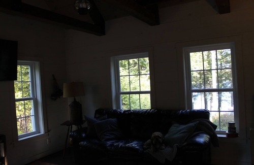 Abbot Cottage | Lovely 3-bedroom cottage on Piper Pond with AC in Abbot