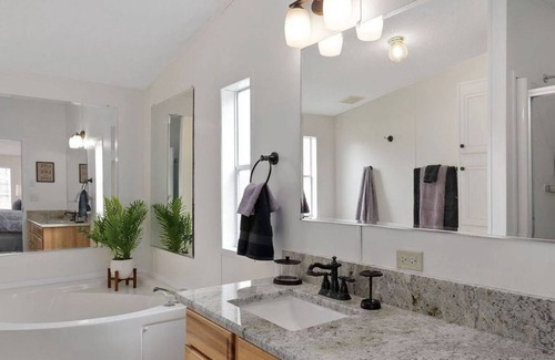 Fellowship Other | Lovely 3-bedroom farmhouse just 0.5 miles from WEC in tranquil Ocala location
