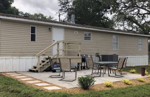Fellowship Other | Lovely 3-bedroom farmhouse just 0.5 miles from WEC in tranquil Ocala location