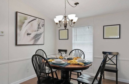 Fellowship Other | Lovely 3-bedroom farmhouse just 0.5 miles from WEC in tranquil Ocala location
