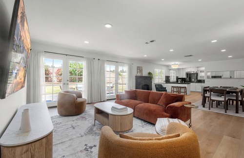 West Hills House | Lovely 3-bedroom house with AC in Canoga Park