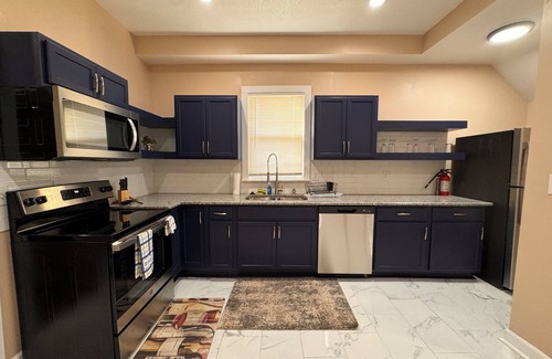 18th and Vine District House | Lovely 3-bedroom house in downtown Kansas City with WiFi, AC and so much more