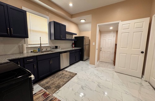 18th and Vine District House | Lovely 3-bedroom house in downtown Kansas City with WiFi, AC and so much more