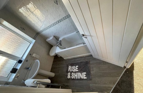 Stanwell House | Lovely 3 Bedroom Home Heathrow Airport