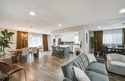 Northside House | Lovely 3 bedroom home near Downtown & Heights, Pet Friendly