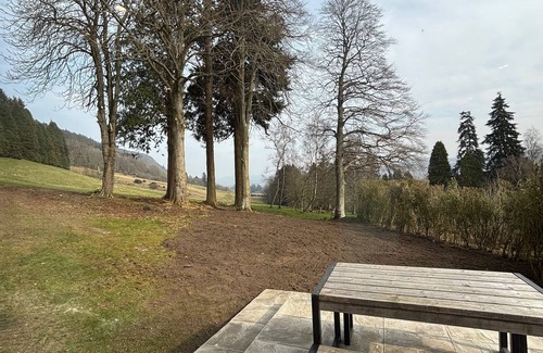 Aberfeldy House | Lovely 3 Bedroom House, peaceful surrounds in Highland Perthshire- Pet Friendly!
