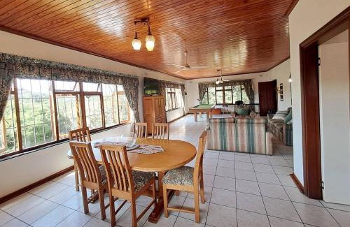 Leisure Crest House | Lovely 3 Bedroom house near the beach.