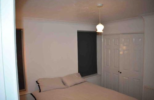 Woodside House | Lovely 3 Bedroom House South Norwood London