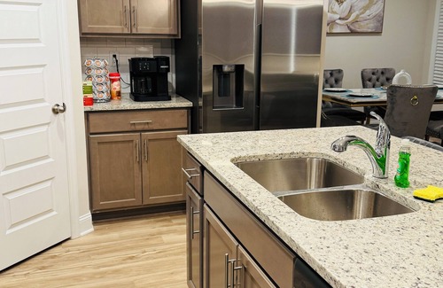 Decatur House | Lovely 3-bedroom house in Decatur with WiFi and AC
