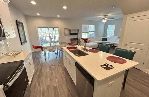 Grovetown House | Lovely 3-bedroom townhome in Grovetown with AC, WiFi, Garage and close to town!