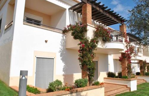 Portimao Villa | Lovely 3 Bedroom Villa with Pool in Great Location