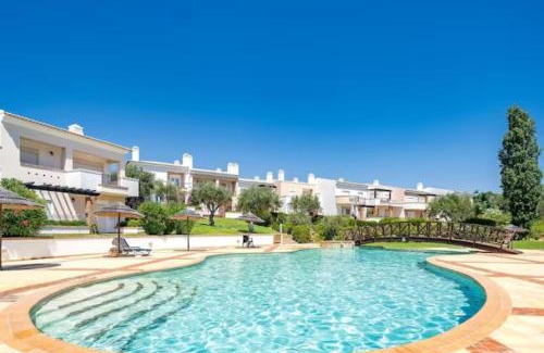 Portimao Villa | Lovely 3 Bedroom Villa with Pool in Great Location