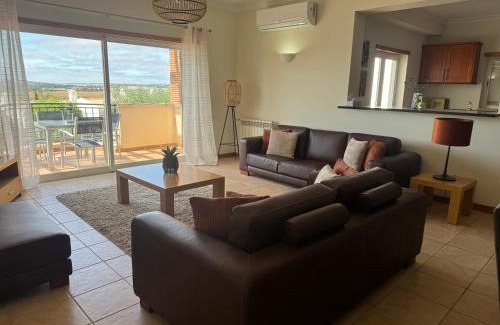 Portimao Villa | Lovely 3 Bedroom Villa with Pool in Great Location