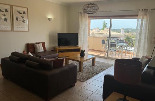 Portimao Villa | Lovely 3 Bedroom Villa with Pool in Great Location