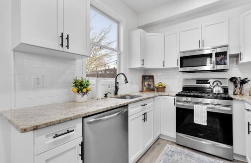 Old Town West House | Lovely 3-BR Old Town Townhouse