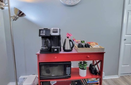 Mendota Apartment | Lovely 3BD Apt. K | free parking, great coffee!