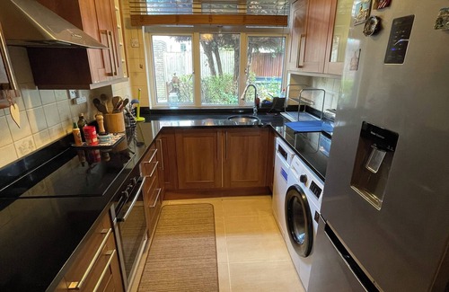 Mortlake Apartment | Lovely 3BD Family Home with Garden - Richmond