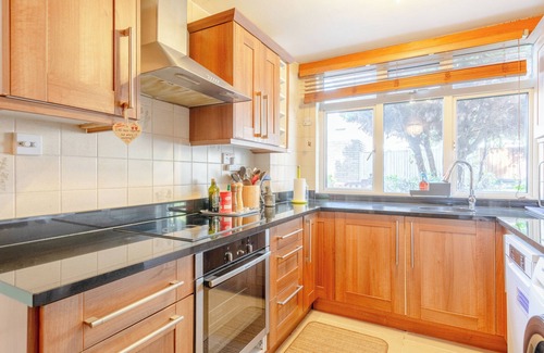 Mortlake Apartment | Lovely 3BD Family Home with Garden - Richmond