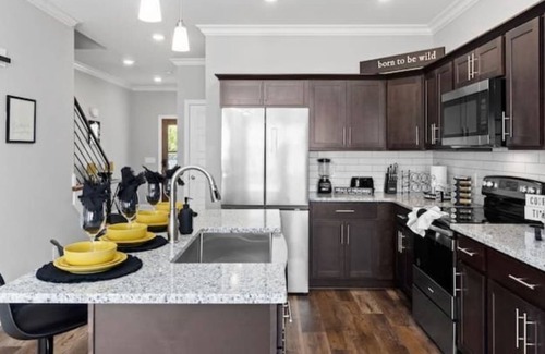 Clarksville House | Lovely 3bdr, Slps 11, Spacious, w/King bed, Safe