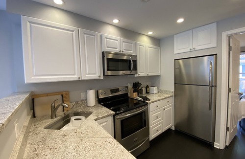 Georgetown Condo | Lovely 3BR 2BA 2 level condo in great Georgetown location (31 day min)