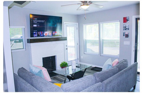 East Point House | Lovely 3BR 3BA Home minutes from Airport/Downtown Atlanta