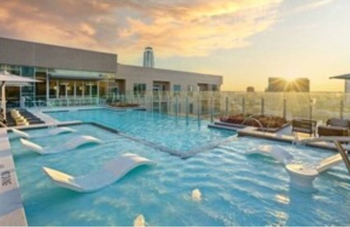 The Galleria Apartment | Lovely 3br/3bath apt luxurious riveroaks & 1min from galleria 3Bedroom