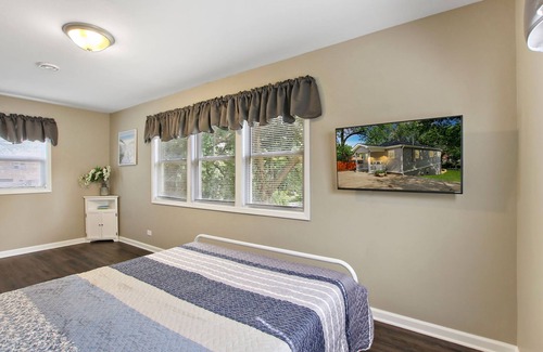 Channel Lake House | Lovely 3BR Home in Antioch l Lakeview l Dock