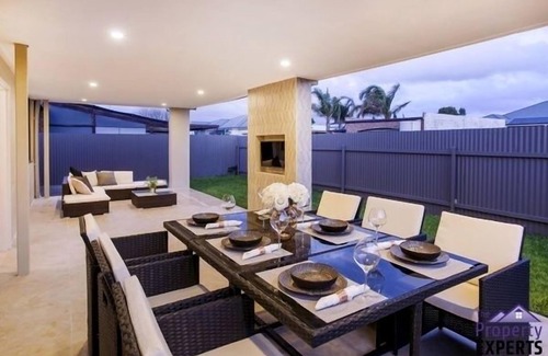 Cowandilla House | Lovely 3BR House w/secure carport, only 5min drive to Airport, City and Beaches