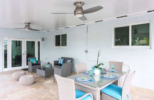 Hollywood Hills House | LOVELY 4/2 VILLA WITH LARGE PRIVATE POOL