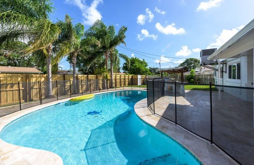Hollywood Hills House | LOVELY 4/2 VILLA WITH LARGE PRIVATE POOL